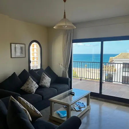 3 Bed Beachfront Penthouse With Great Views Apartment