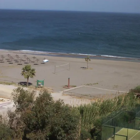 3 Bed Beachfront Penthouse With Great Views *