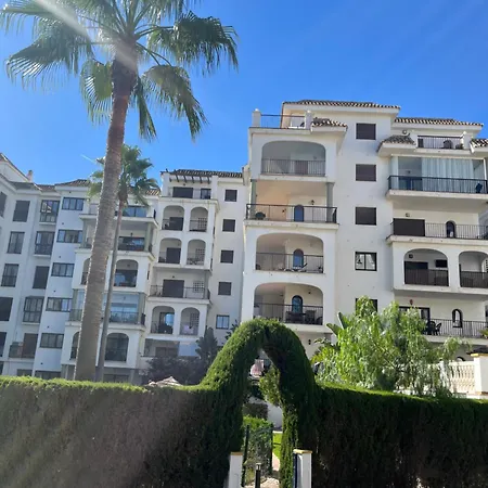 3 Bed Beachfront Penthouse With Great Views Apartment *